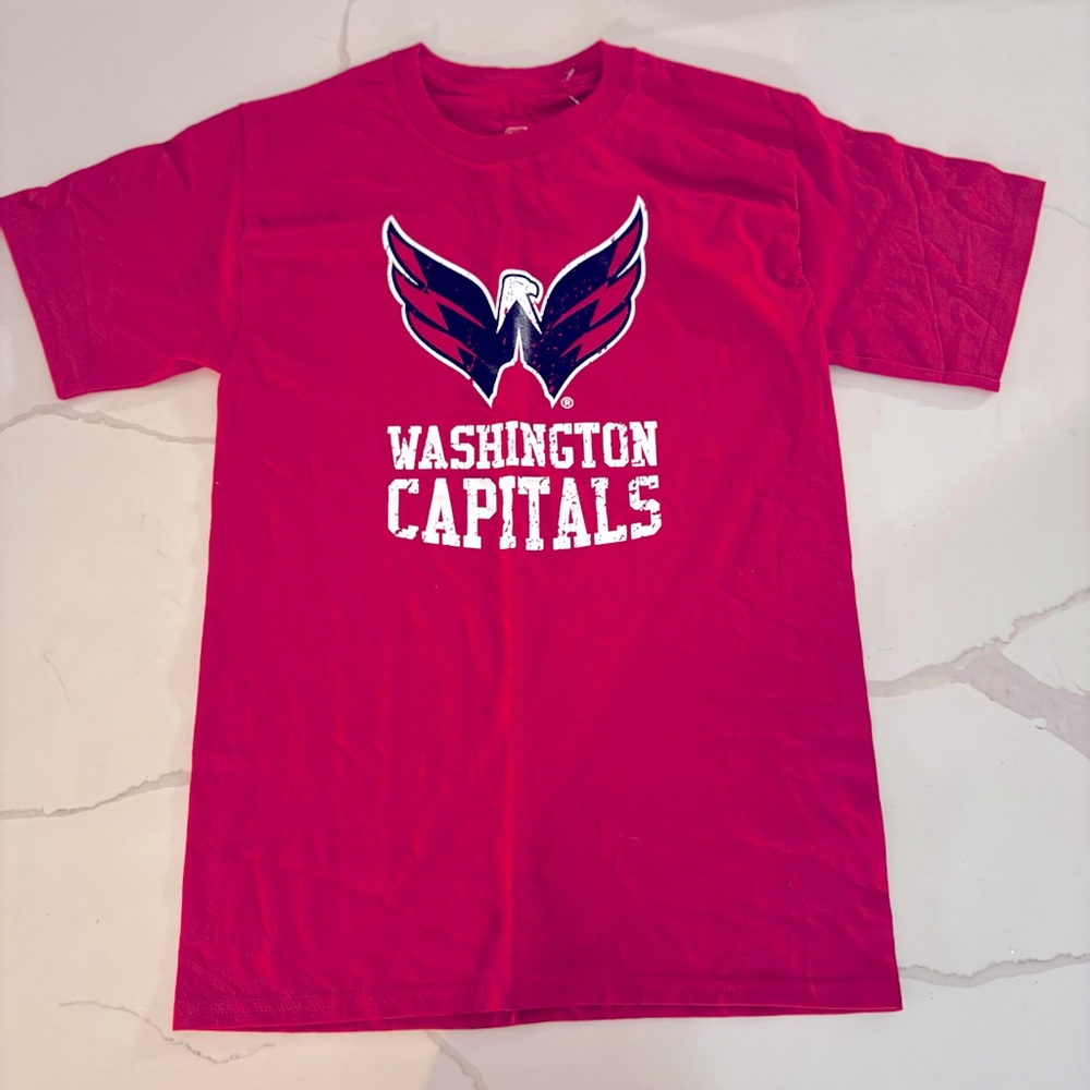 Small Washington Capitals T-shirt Pre-shrunk 100% cotton